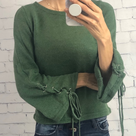 Sweaters - Sweater